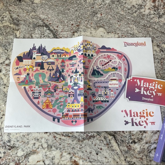 NWT Disneyland Magic Key Welcome Box - Picture 6 of 6